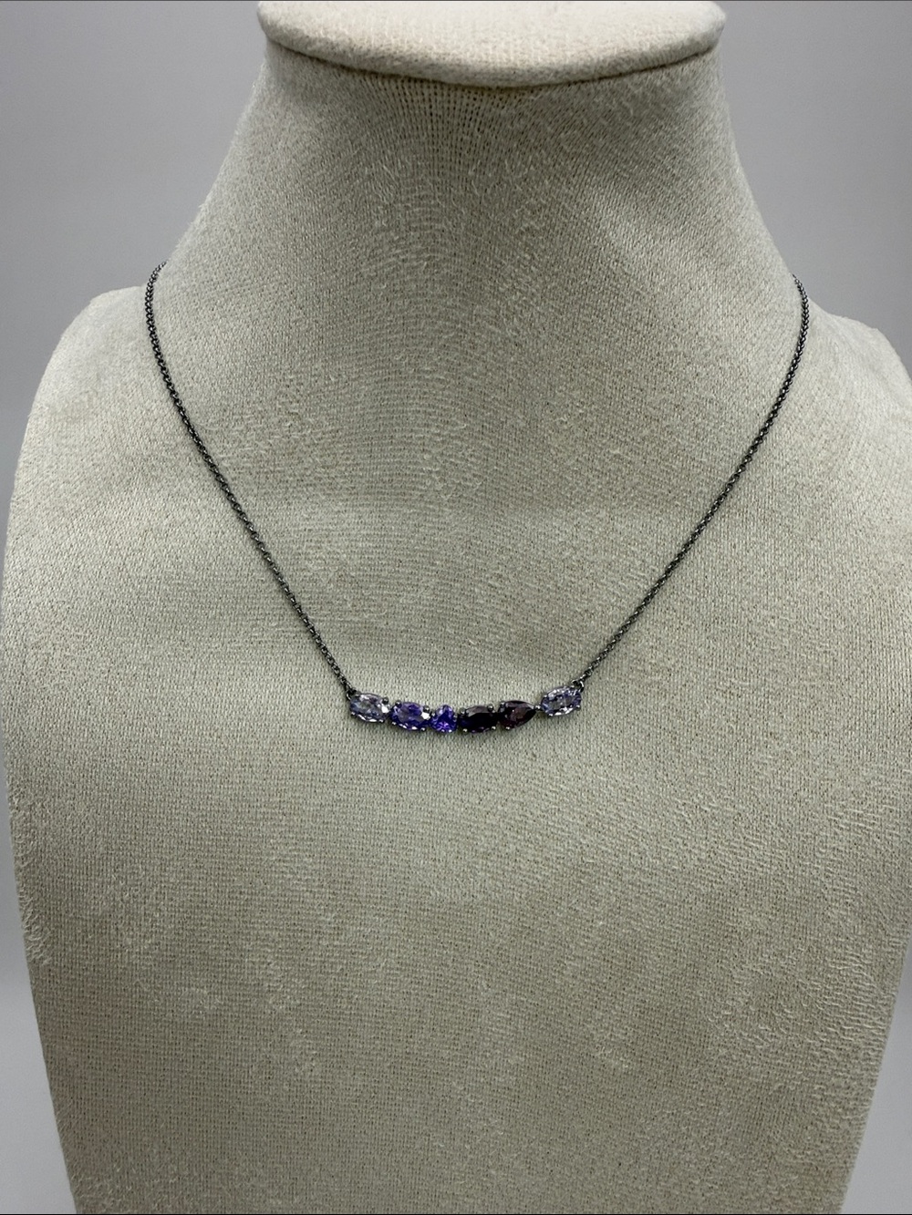 Bomb Party Artistic Details Gradient of Amethyst Cubic Zirconia on Hematite